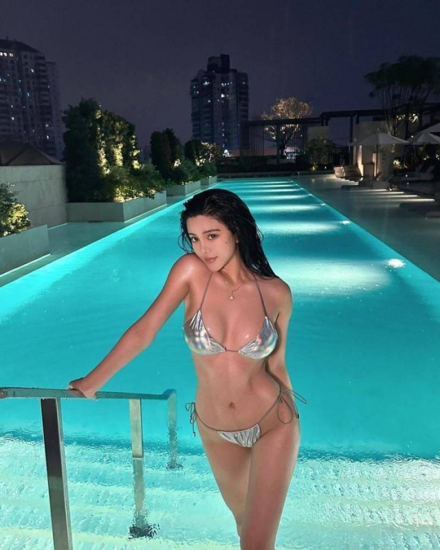 Asian Girls (50 pics)