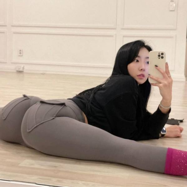 Asian Girls (50 pics)