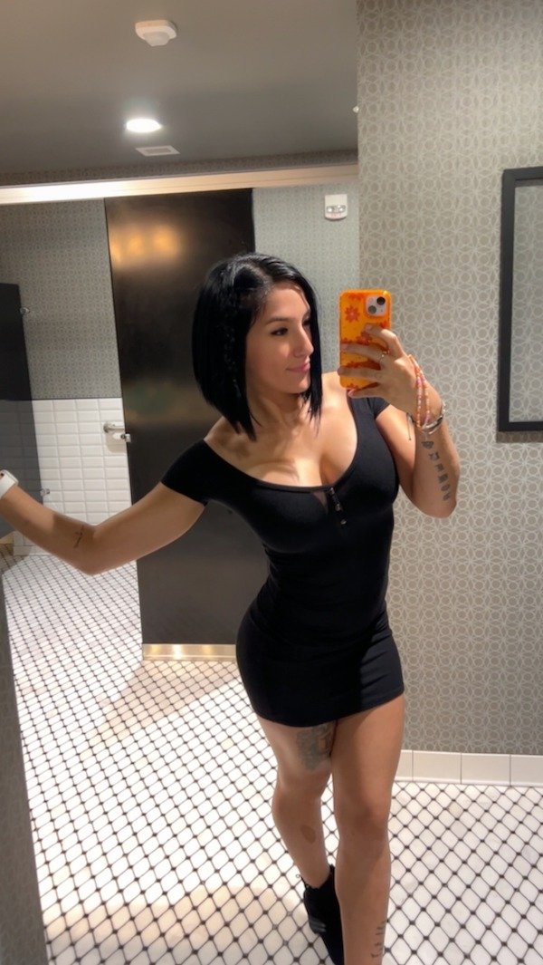 Selfie Girls (33 pics)
