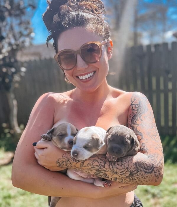 Girls And Puppies (31 pics)