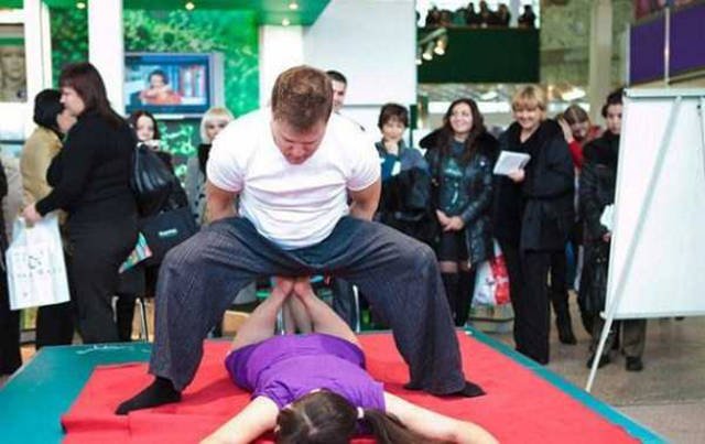 What Is Going On Here? (23 pics)