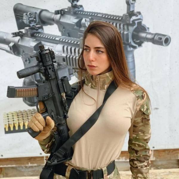 Guns And Girls (57 pics)