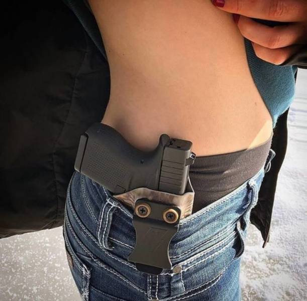 Guns And Girls (57 pics)