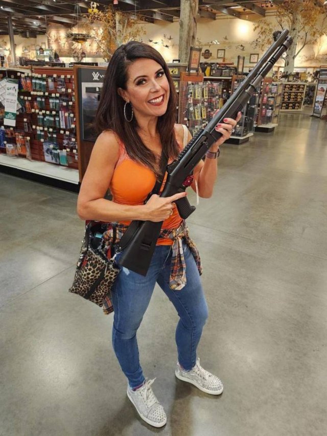 Guns And Girls (57 pics)