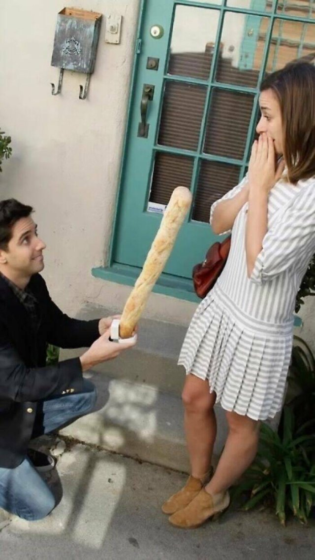 Baguettes In Unexpected Locations (20 pics)