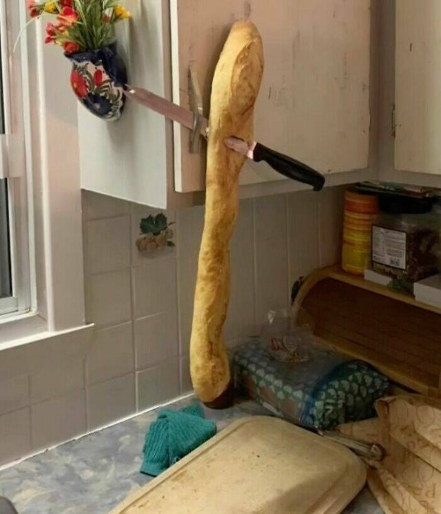 Baguettes In Unexpected Locations (20 pics)