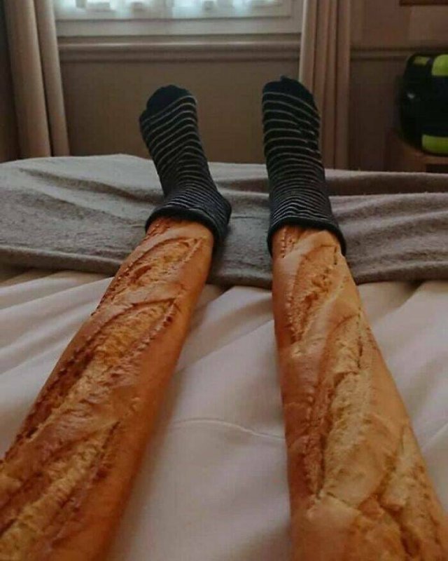 Baguettes In Unexpected Locations (20 pics)