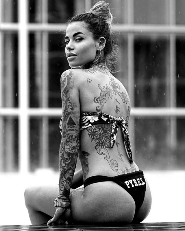 Tattooed Girls (43 pics)