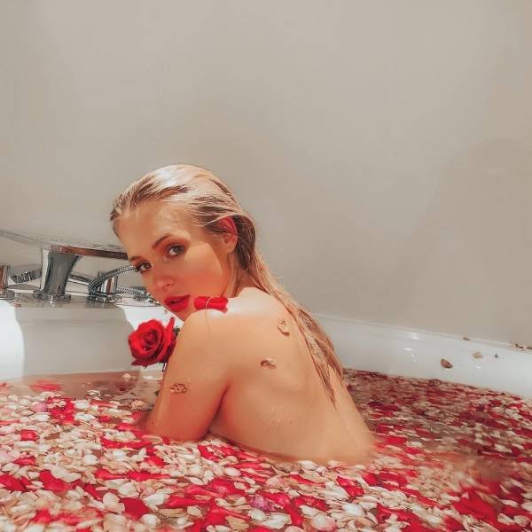 Wet Girls (49 pics)