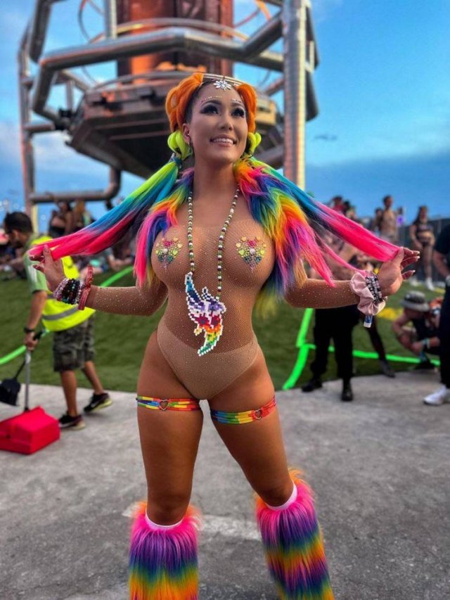 Girls At Music Festivals (41 pics)