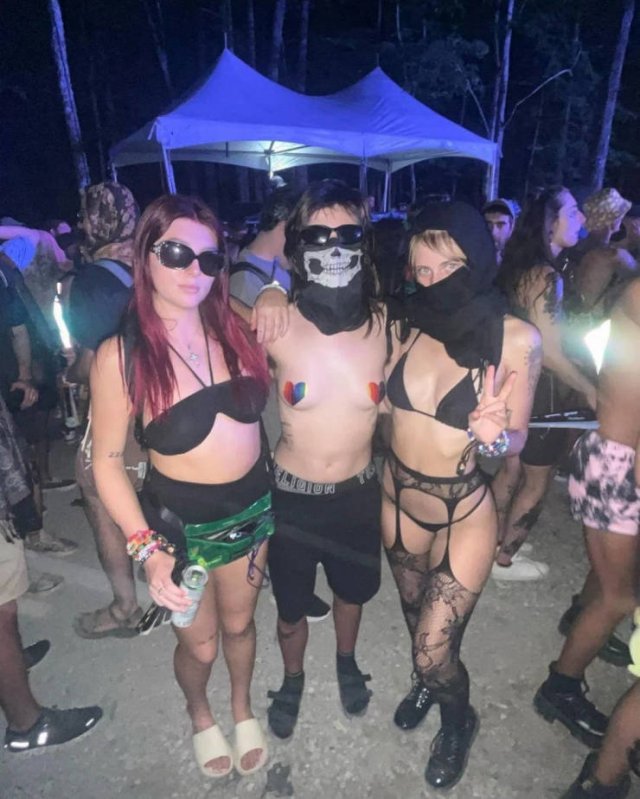 Girls At Music Festivals (41 pics)
