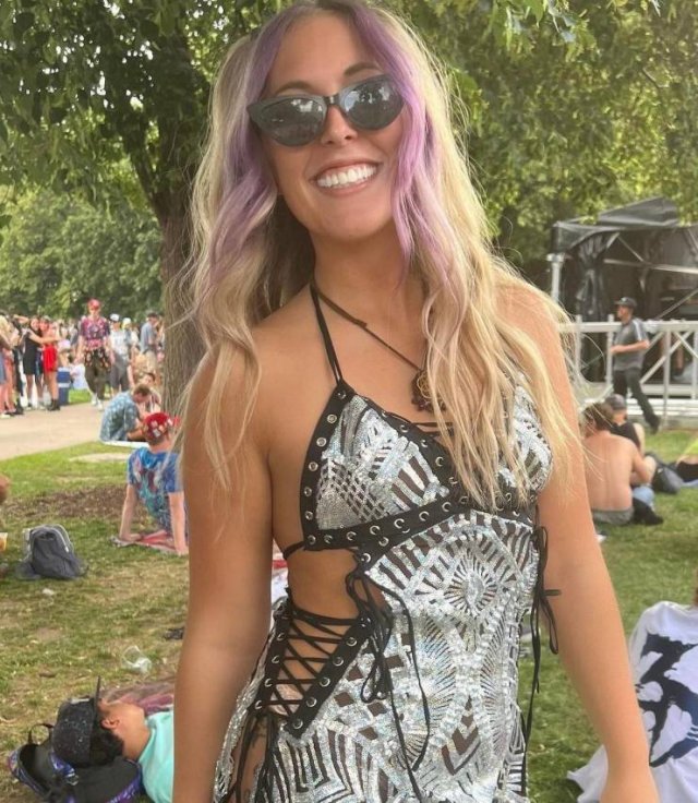 Girls At Music Festivals (41 pics)