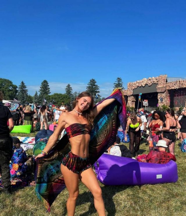 Girls At Music Festivals (41 pics)