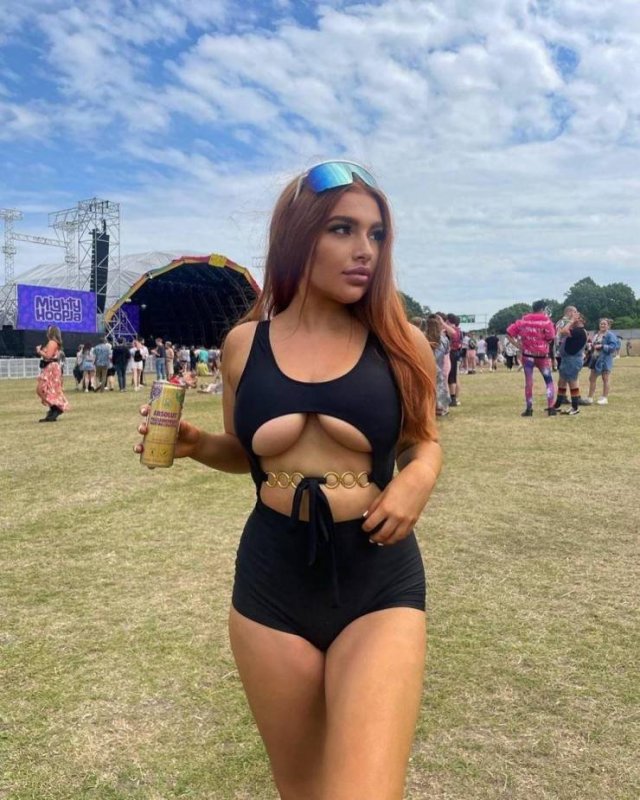 Girls At Music Festivals (41 pics)