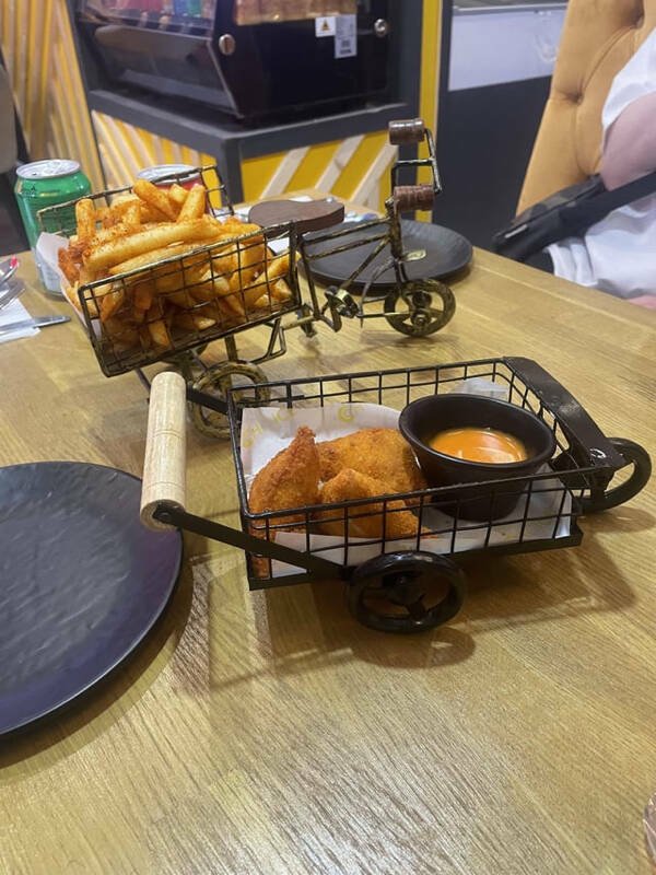 Weird Food Serving (21 pics)