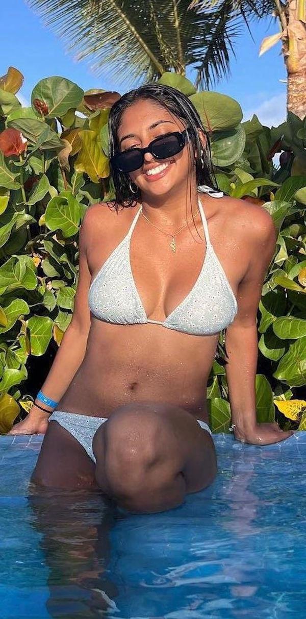 Wet Girls (34 pics)
