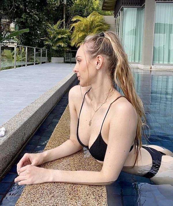 Wet Girls (34 pics)