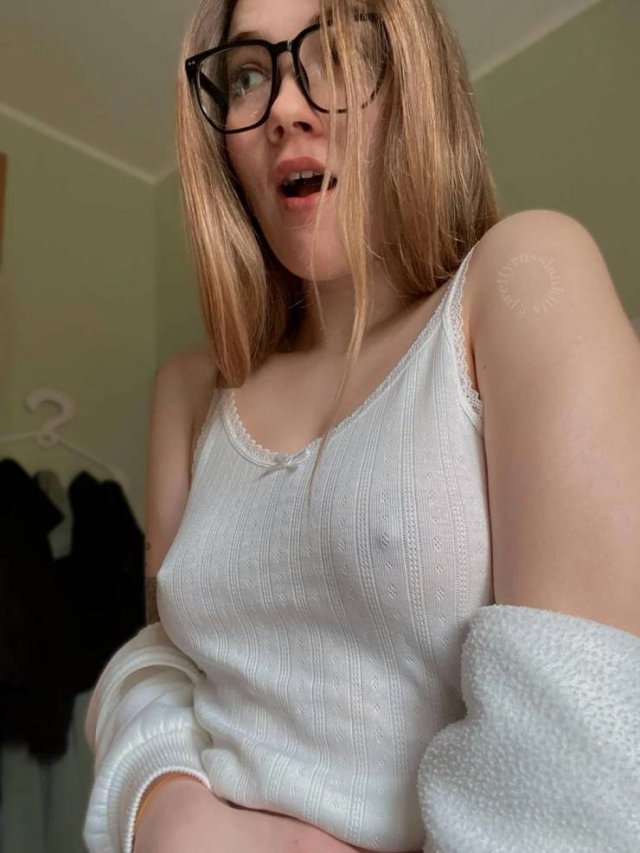Braless Girls (47 pics)