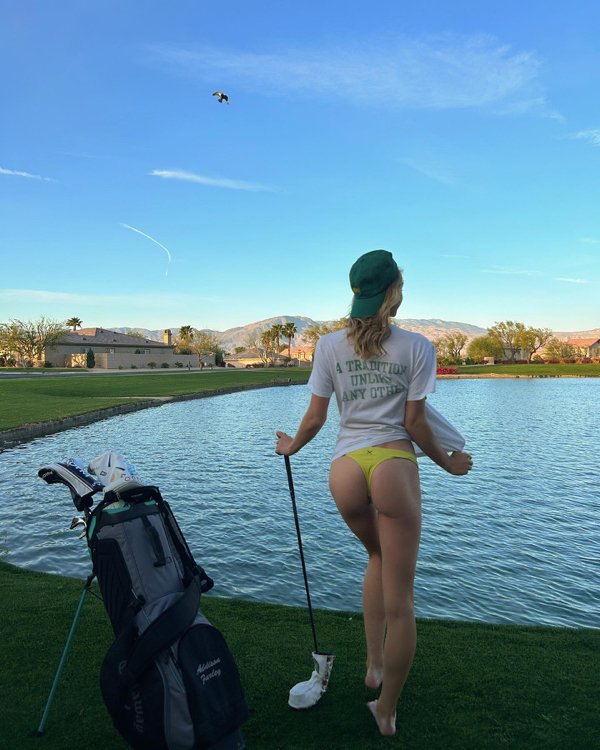 Golf Girls (43 pics)