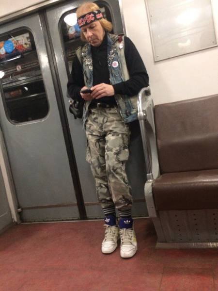 Odd People In The Subway (26 pics)