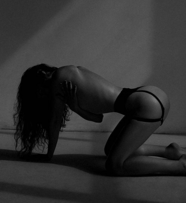 Rear View (51 pics)