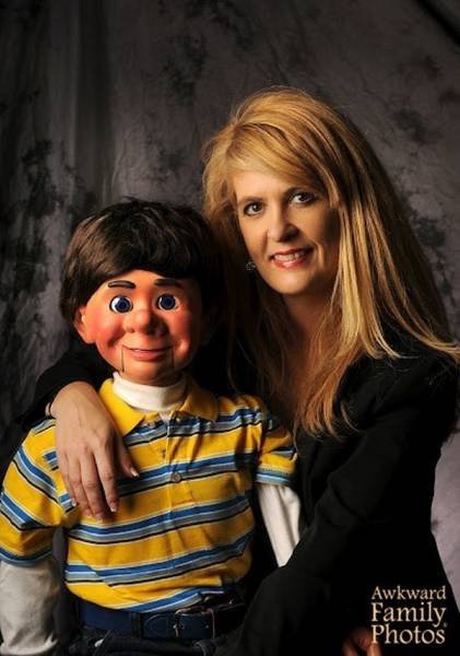Awkward And Weird Family Photos (37 pics)
