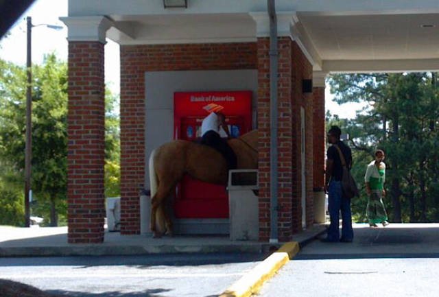 People And ATM's (35 pics)