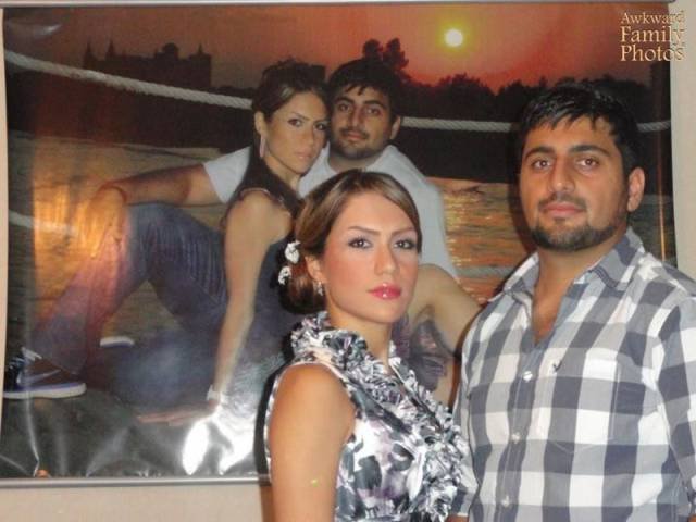 Awkward And Weird Family Photos (37 pics)