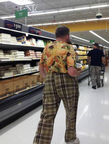 Weird People In Stores (57 pics)