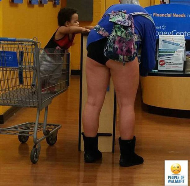 Weird People In Stores (57 pics)