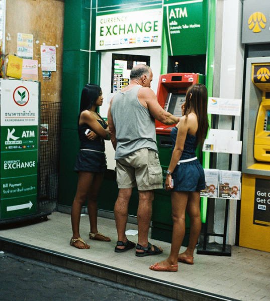 People And ATM's (35 pics)