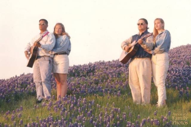 Awkward And Weird Family Photos (37 pics)