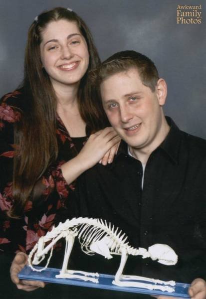 Awkward And Weird Family Photos (37 pics)