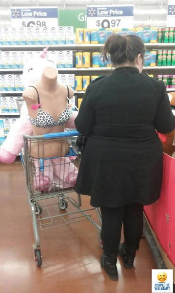 Weird People In Stores (57 pics)