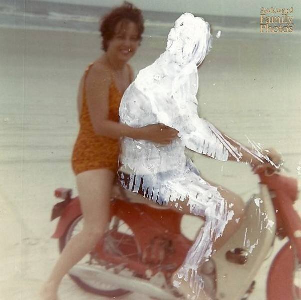 Awkward And Weird Family Photos (37 pics)