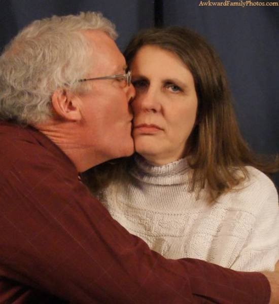 Awkward And Weird Family Photos (37 pics)