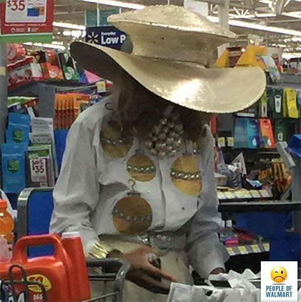 Weird People In Stores (57 pics)