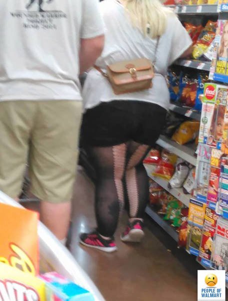 Weird People In Stores (57 pics)