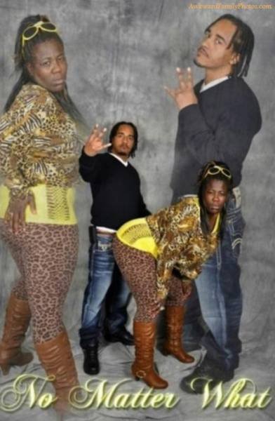 Awkward And Weird Family Photos (37 pics)
