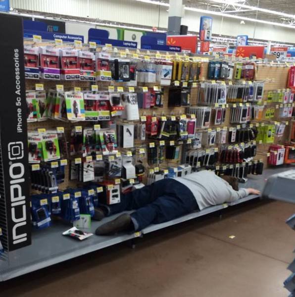 Weird People In Stores (57 pics)