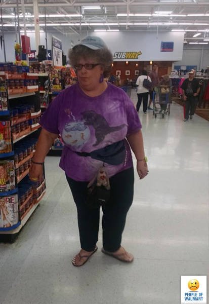 Weird People In Stores (57 pics)