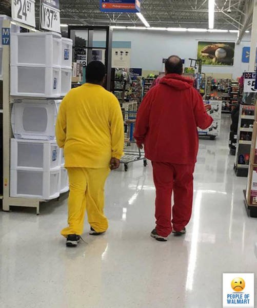 Weird People In Stores (57 pics)