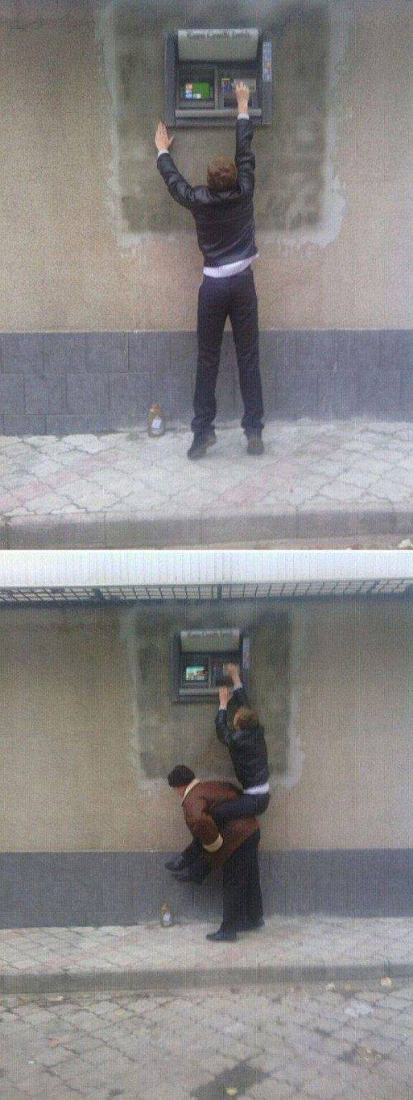 People And ATM's (35 pics)