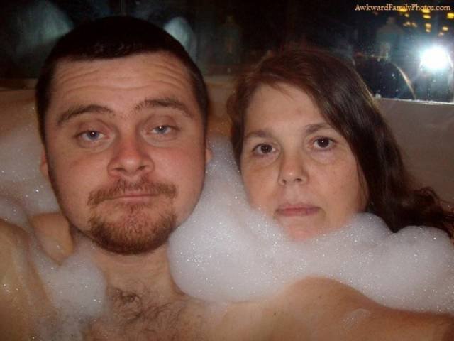 Awkward And Weird Family Photos (37 pics)