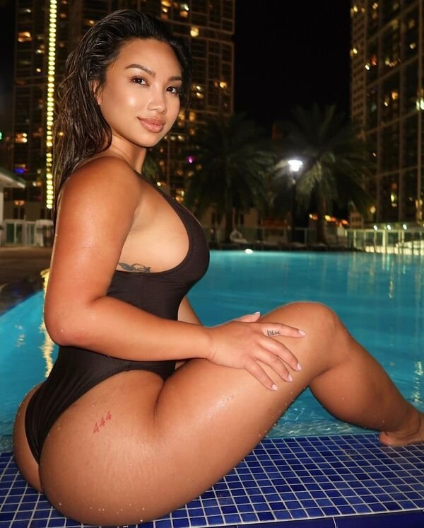 Side View (33 pics)