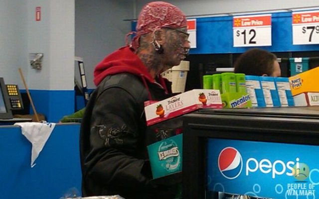 Weird People In Shops (55 pics)