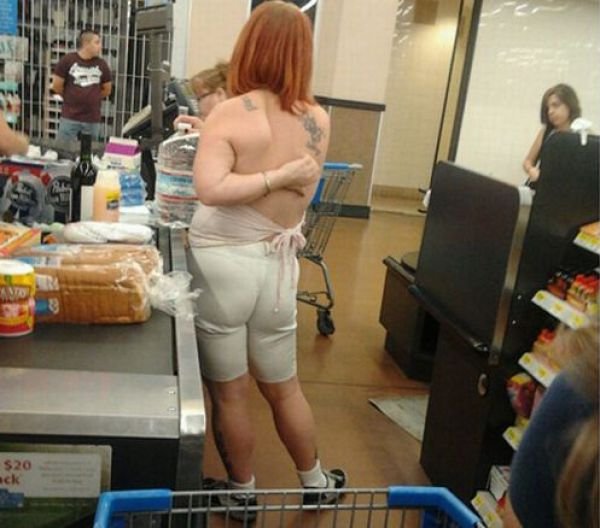 Weird People In Shops (55 pics)