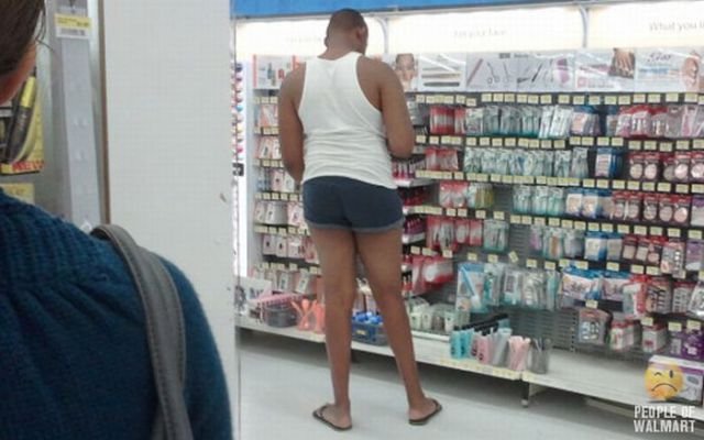 Weird People In Shops (55 pics)