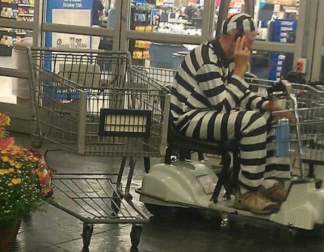 Weird People In Shops (55 pics)