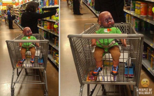 Weird People In Shops (55 pics)